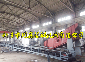 移動(dòng)升降式皮帶輸送機(jī)調(diào)試現(xiàn)場(chǎng)-新鄉(xiāng)市同鑫振動(dòng)機(jī)械有限公司